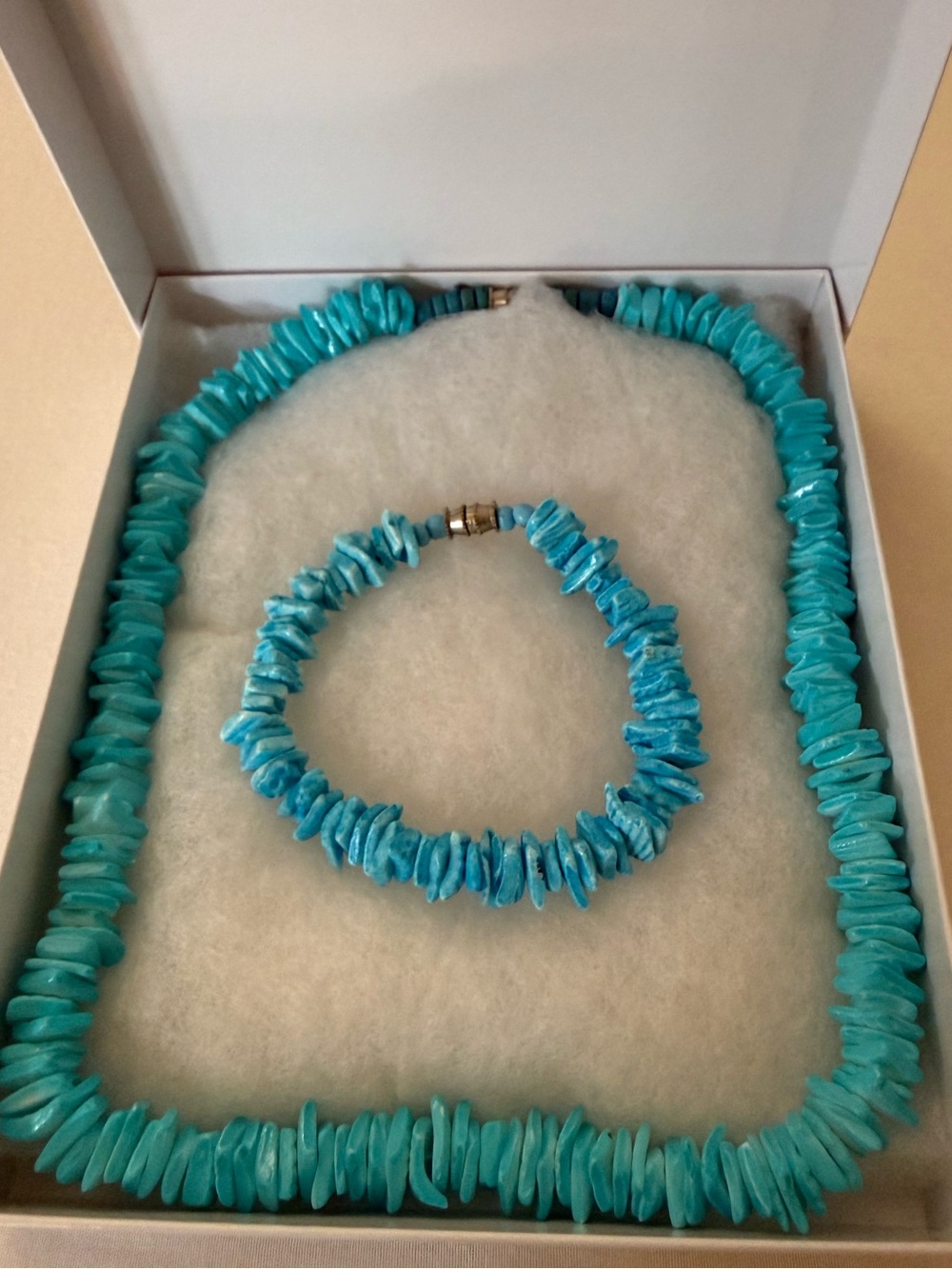 Like New Homemade Turquoise Hawaiian Puka Shell Choker Necklace & Bracelet Set